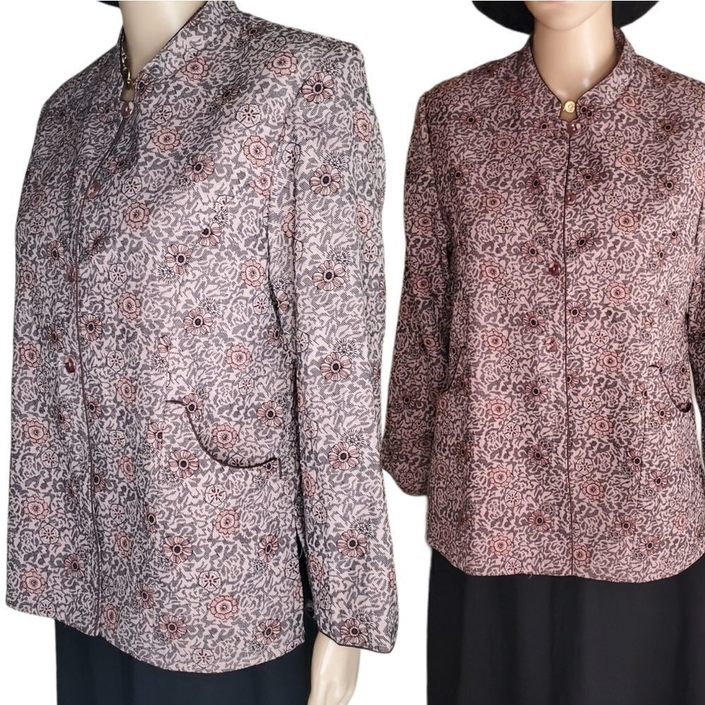 Vintage light weight Jacket/top‎ with a beautiful glittery flowers